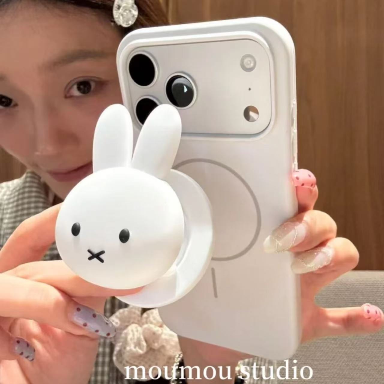 Niche liquid silicone Miffy magnetic attraction is suitable for IPHONE