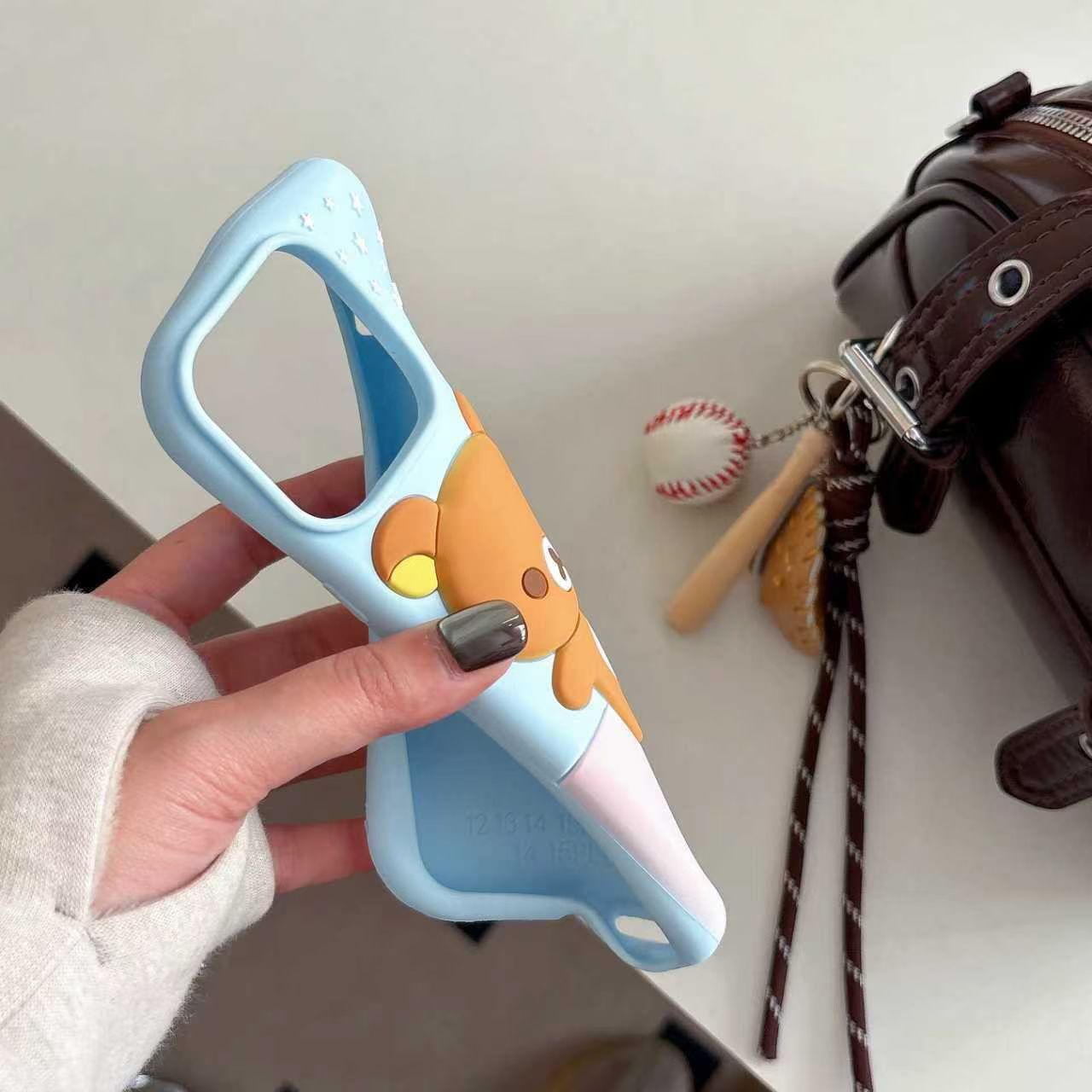 Cartoon cute small waist Kuma iphone case