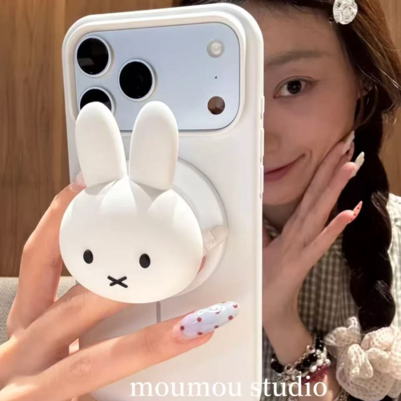 Niche liquid silicone Miffy magnetic attraction is suitable for IPHONE