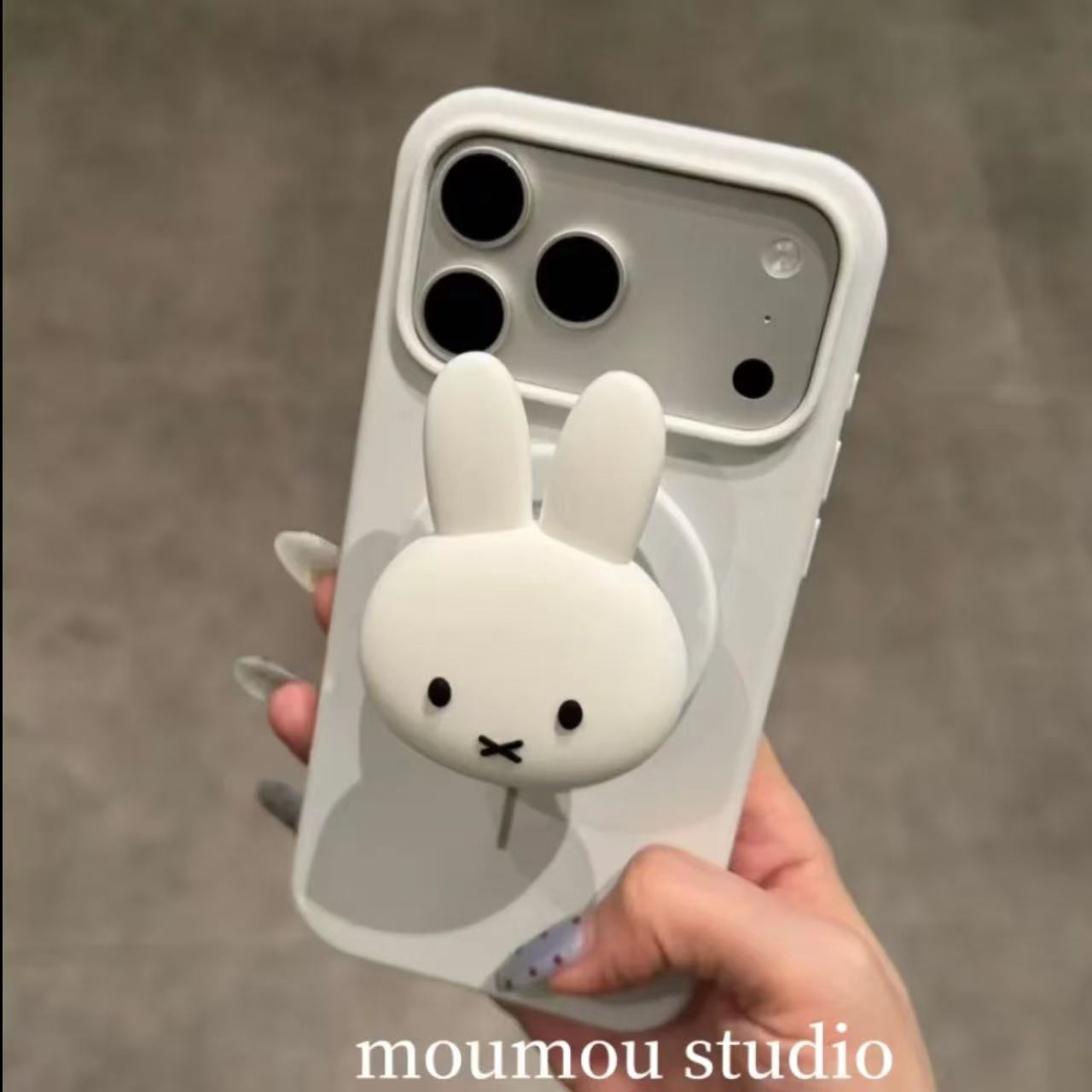 Niche liquid silicone Miffy magnetic attraction is suitable for IPHONE